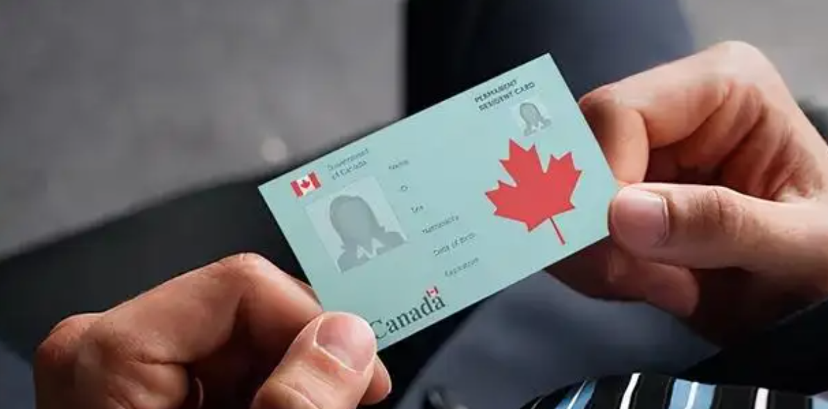 加拿大：枫叶卡or入籍，哪种方式最适合你？